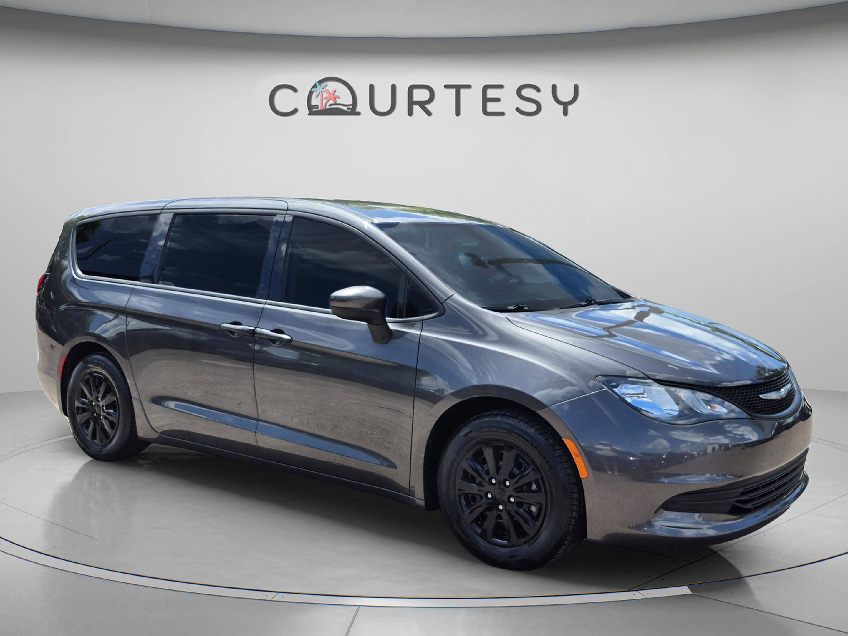 Used 2018 Chrysler Pacifica L image 7