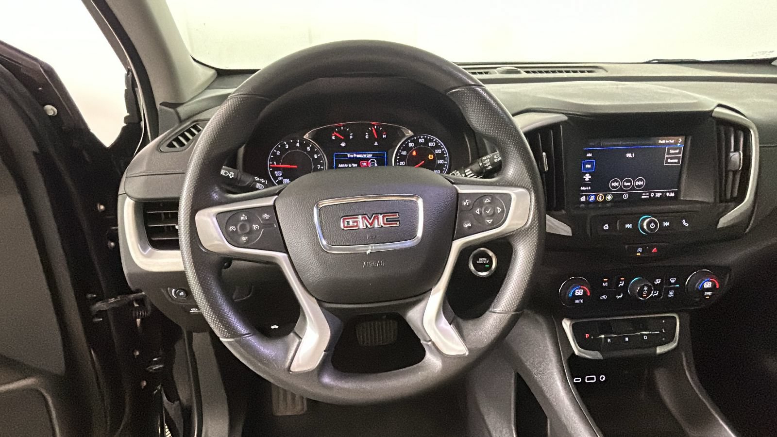 Used 2022 GMC Terrain SLE w/ Driver Convenience Package AWD/4WD image 17