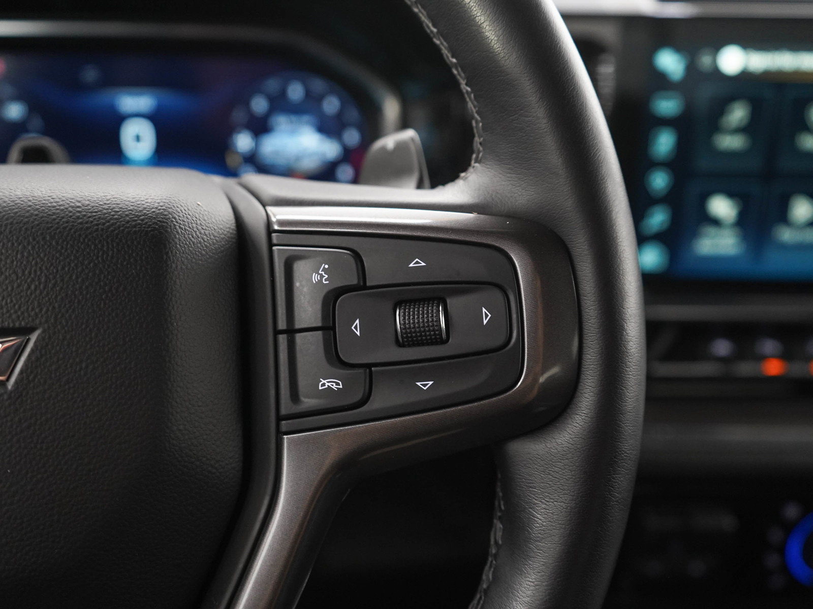Used 2025 Chevrolet Silverado 1500 High Country w/ Technology Package AWD/4WD image 24