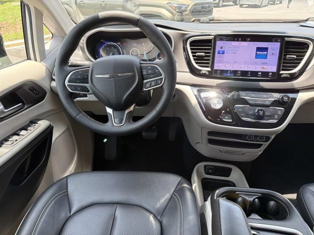 Used 2024 Chrysler Pacifica Touring-L FWD image 21