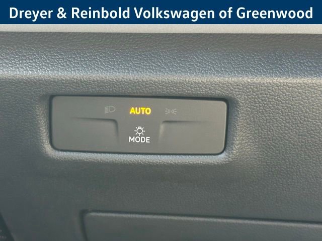 New 2025 Volkswagen Tiguan SE image 17