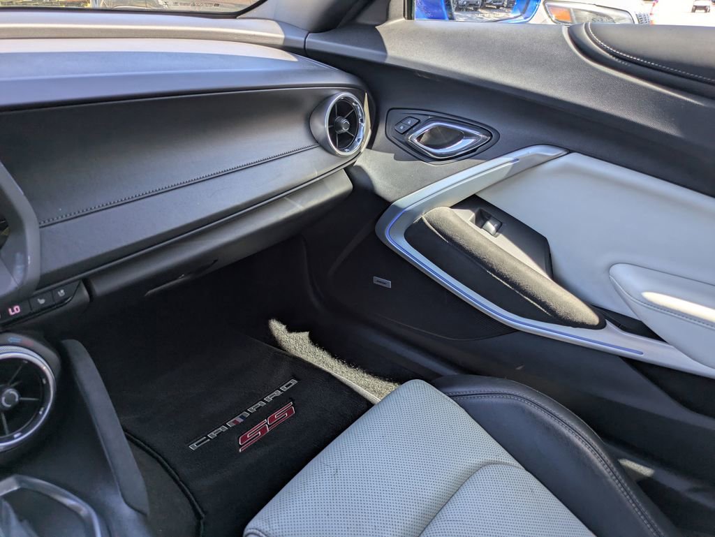 Used 2016 Chevrolet Camaro SS image 28