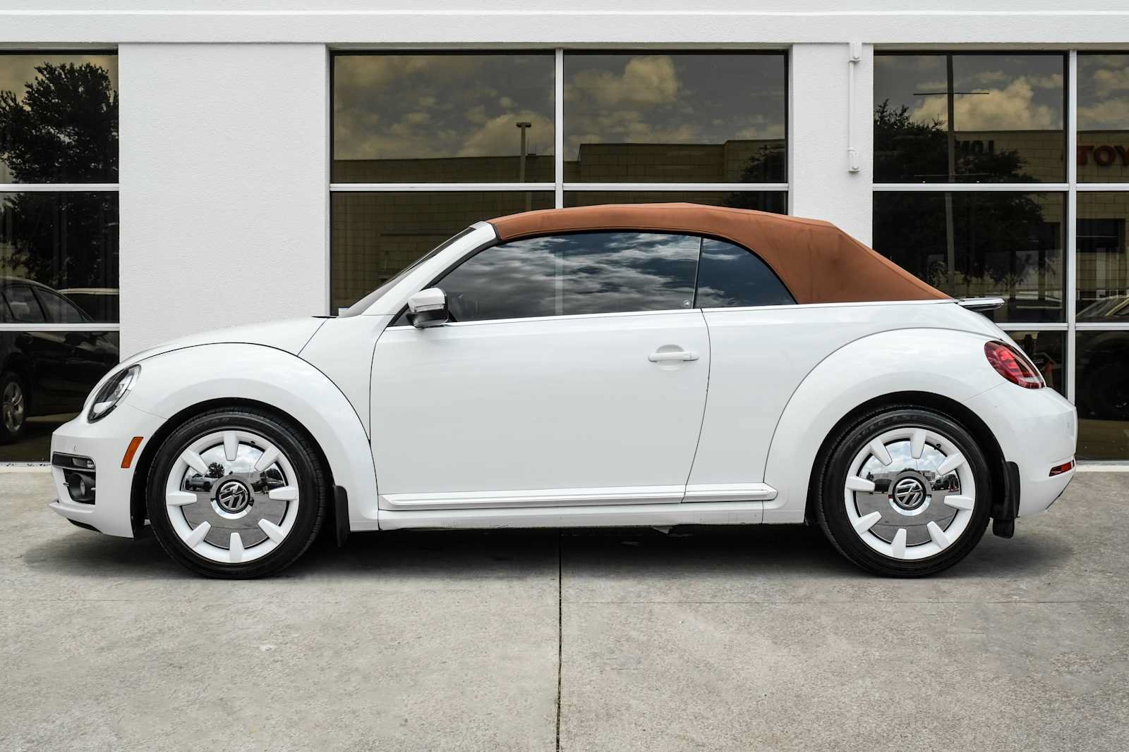 Used 2019 Volkswagen Beetle 2.0T Final Edition SEL FWD image 16