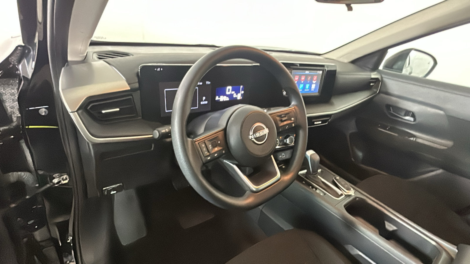 Used 2025 Nissan Kicks S AWD/4WD image 17