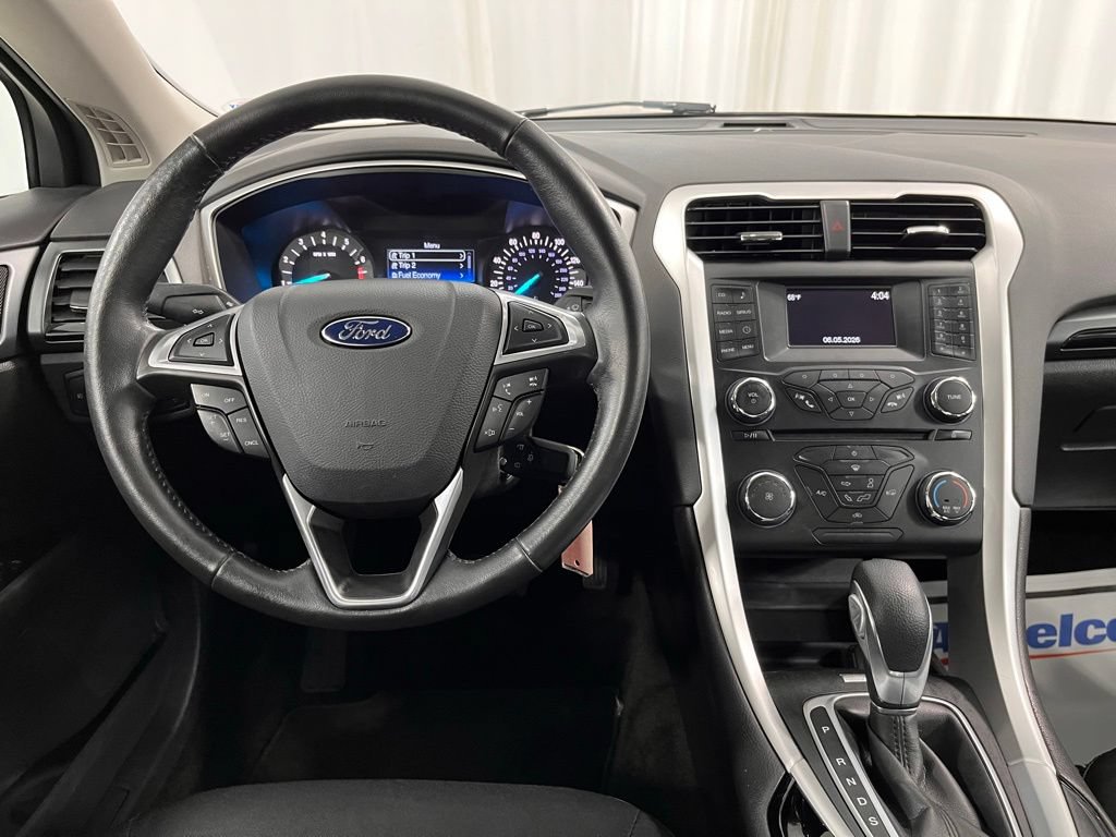 Used 2015 Ford Fusion SE w/ Equipment Group 201A FWD image 6