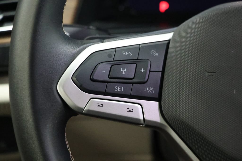 Used 2025 Volkswagen Atlas SE FWD image 19