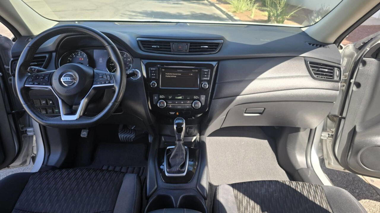 Used 2018 Nissan Rogue SV image 10