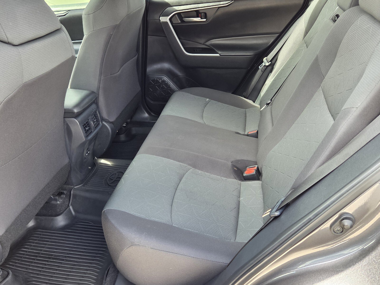 Used 2023 Toyota RAV4 XLE image 5