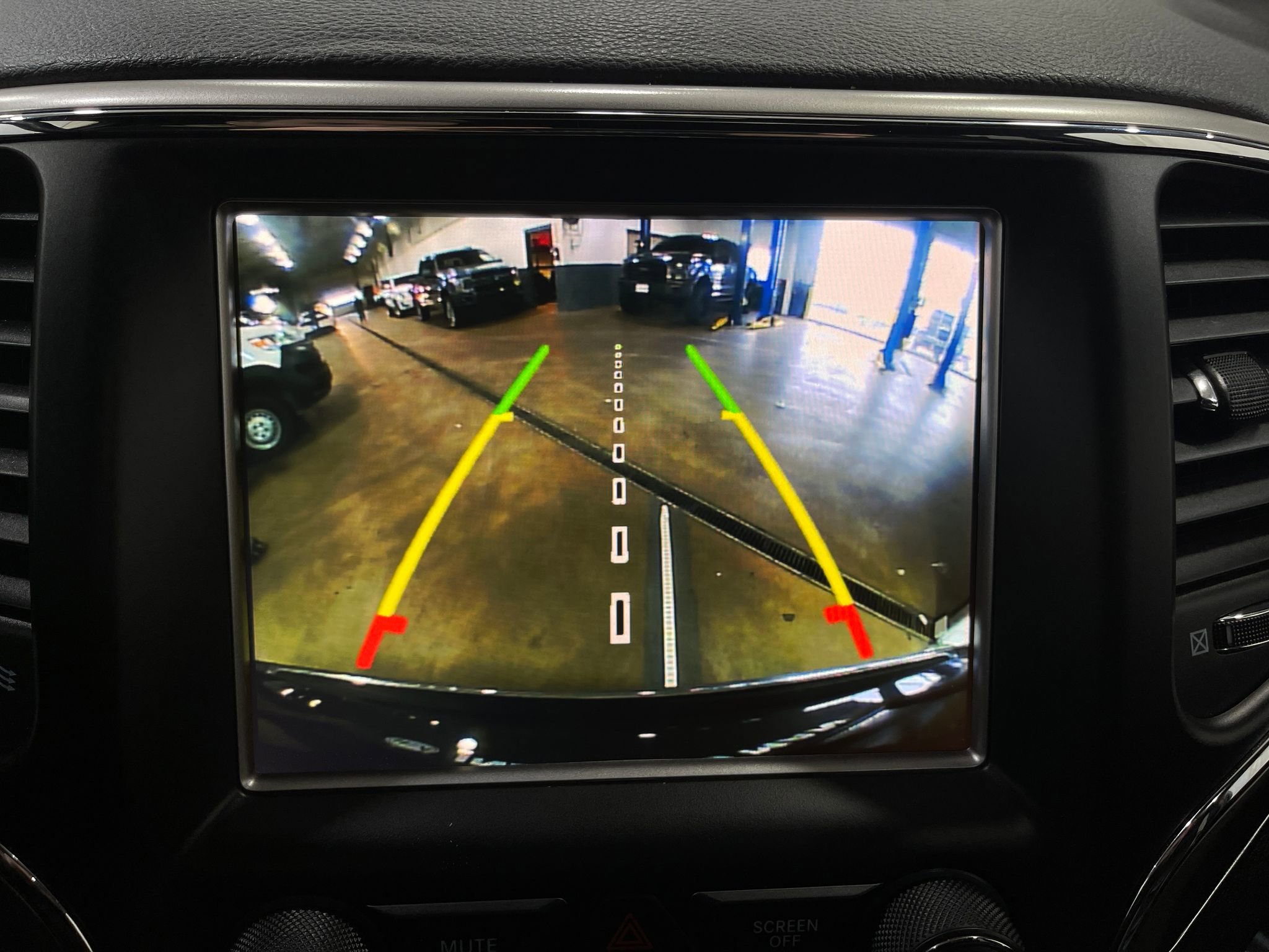 Used 2018 Jeep Grand Cherokee Limited image 11