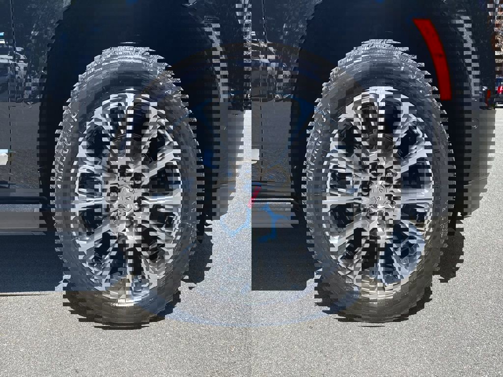 New 2025 GMC Yukon XL Denali w/ Sun & Power Step Package image 9