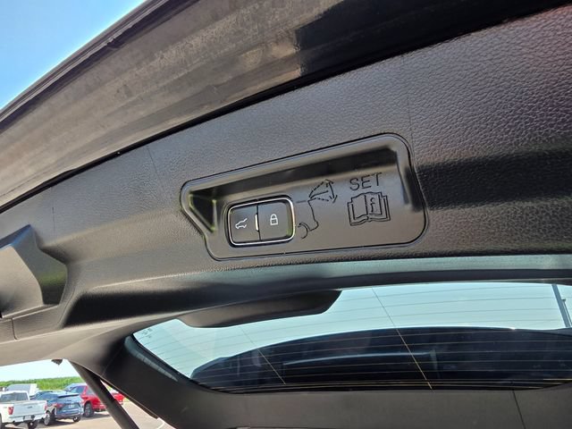 Used 2022 Ford Explorer XLT w/ Equipment Group 202A AWD/4WD image 11