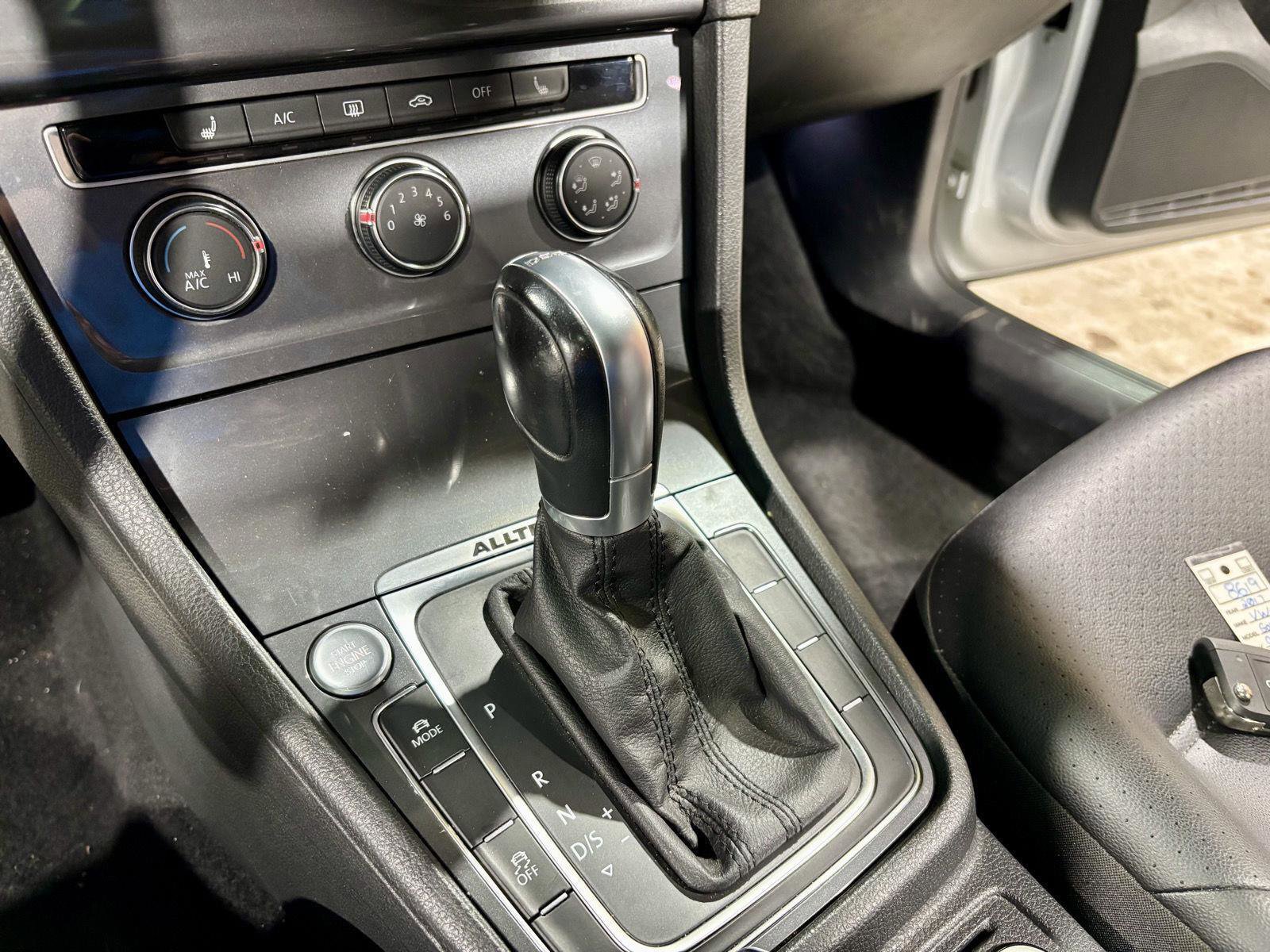 Used 2017 Volkswagen Golf Alltrack SE image 38