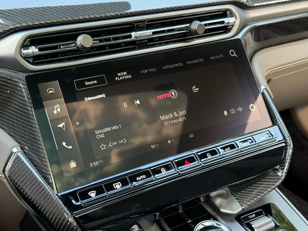 New 2025 Aston Martin Vanquish image 32