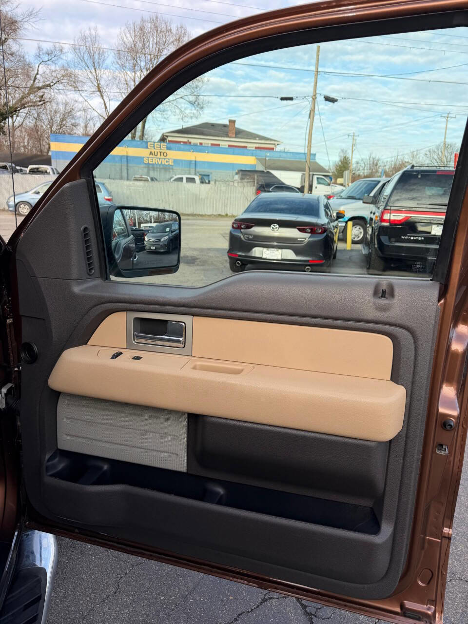 Used 2011 Ford F150 XLT w/ XLT Chrome Pkg image 18