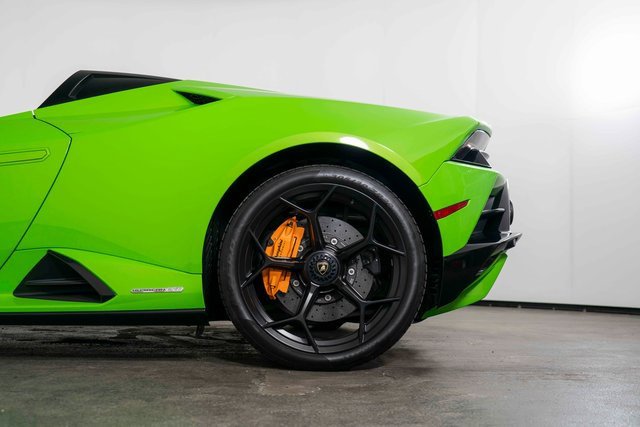 Used 2022 Lamborghini Huracan EVO image 12