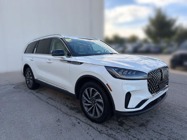 New 2027 Lincoln Aviator AWD image 3