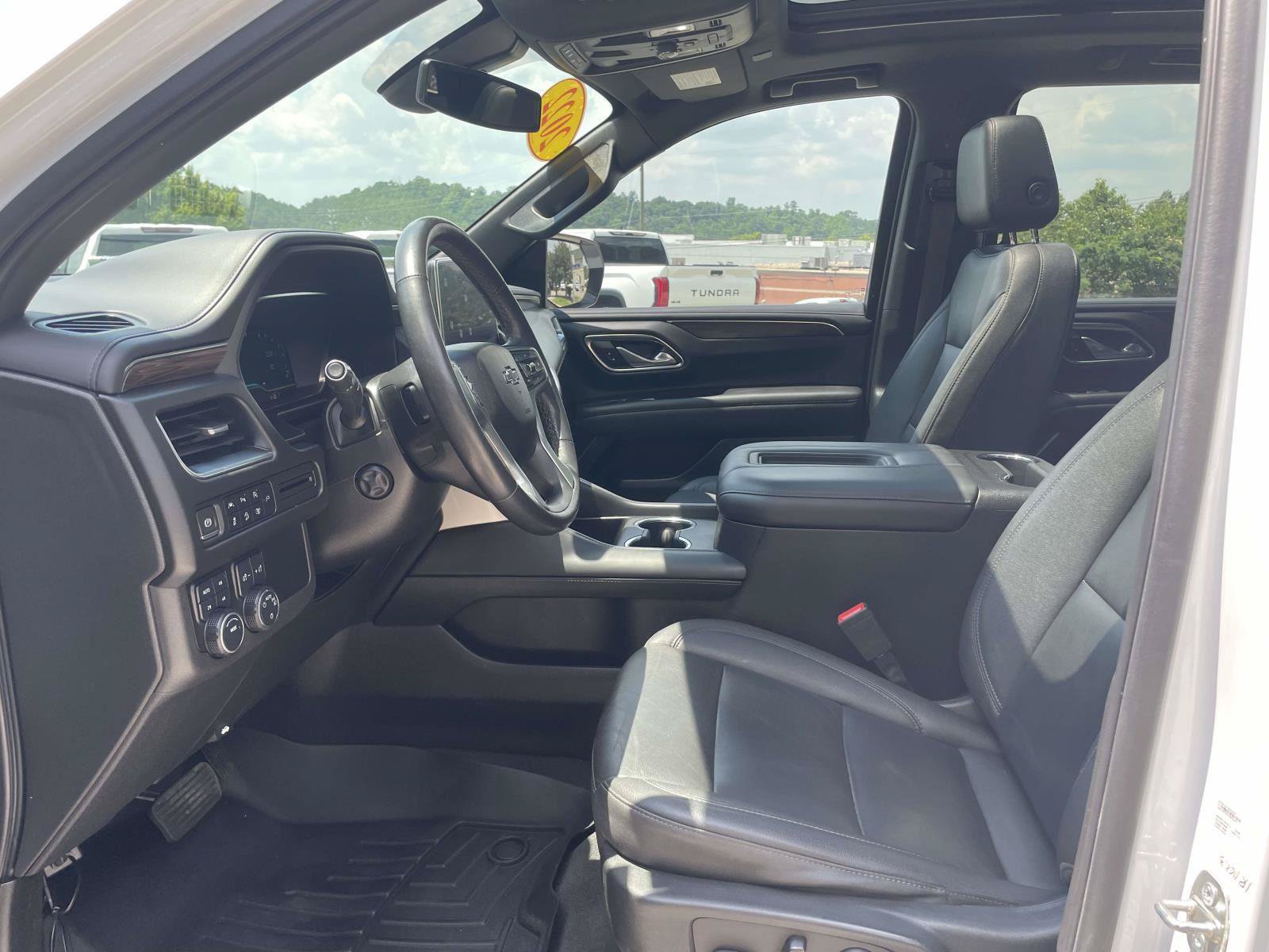 Used 2022 Chevrolet Tahoe Z71 w/ Luxury Package AWD/4WD image 4