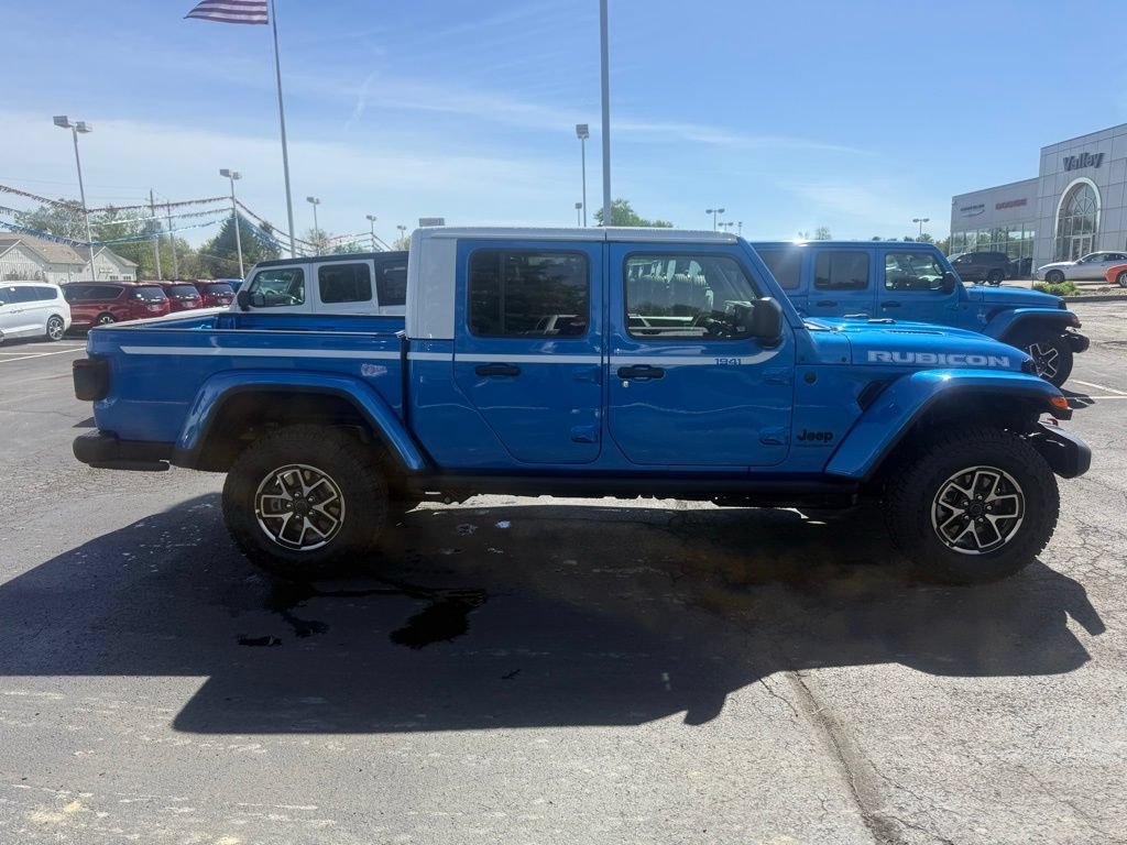 New 2026 Jeep Gladiator Rubicon w/ Whitecap Package AWD/4WD image 2