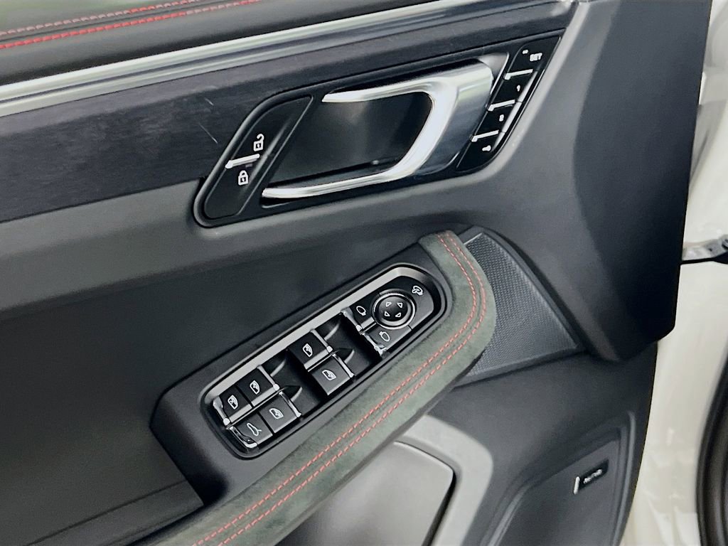 Certified 2026 Porsche Macan GTS image 20