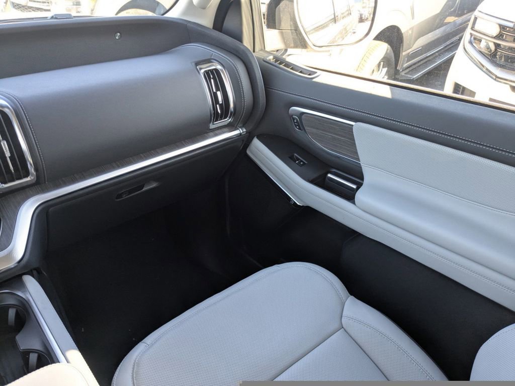 New 2025 Ford Expedition Max Platinum w/ Platinum Ultimate Package image 18