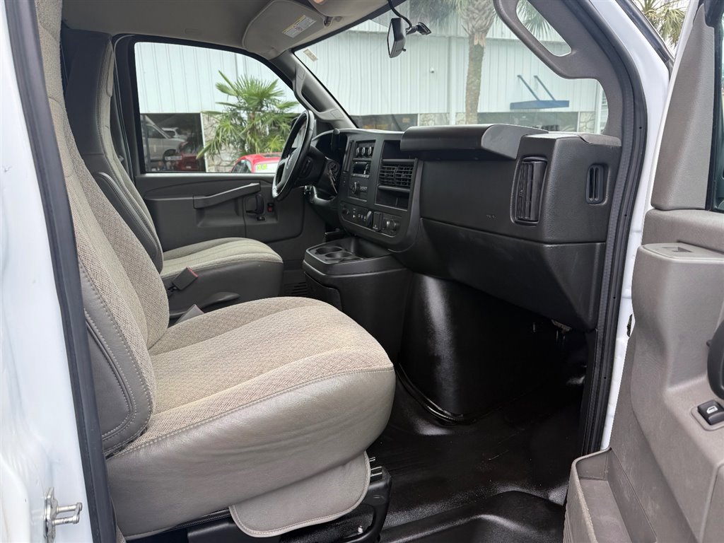 Used 2023 GMC Savana 3500 w/ Power Convenience Package image 9