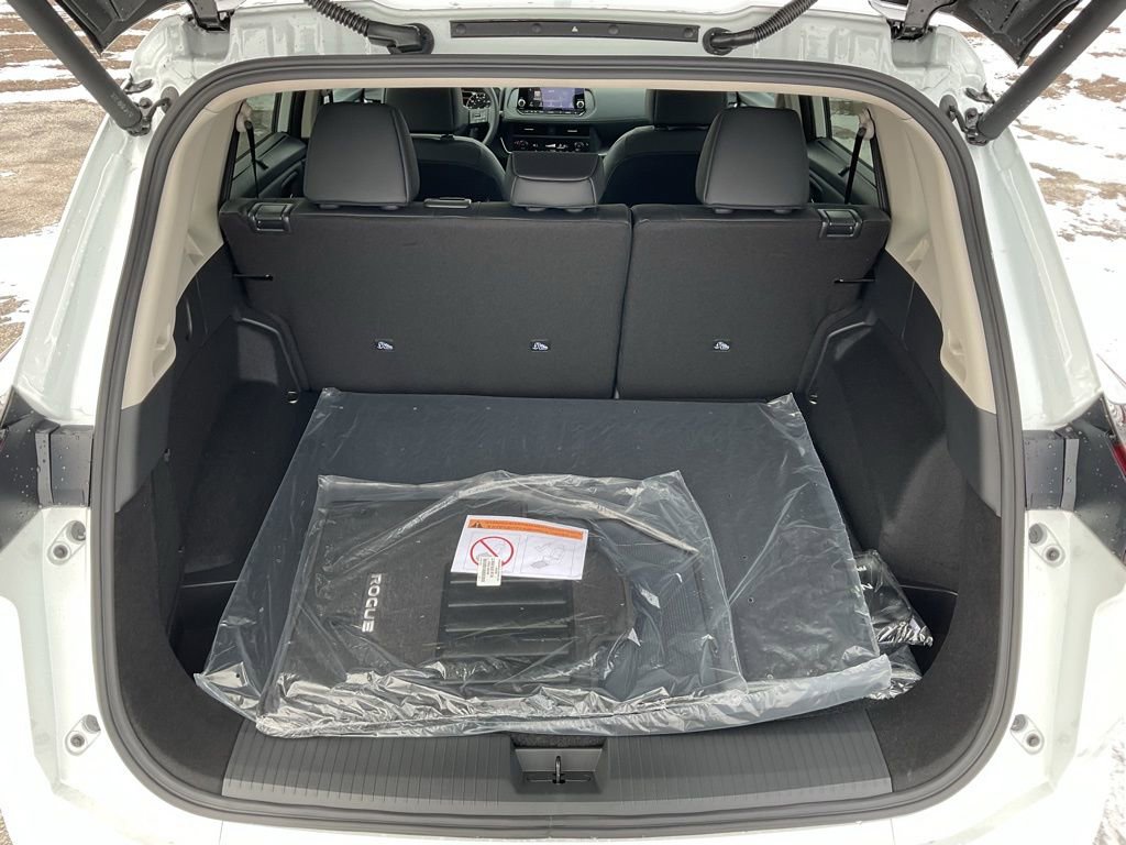 New 2026 Nissan Rogue SV w/ SV Premium Package AWD/4WD image 22