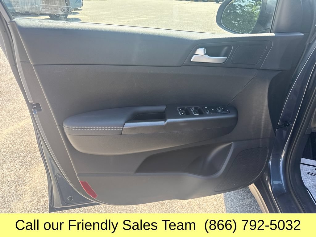 Used 2020 Kia Sportage LX AWD/4WD image 12