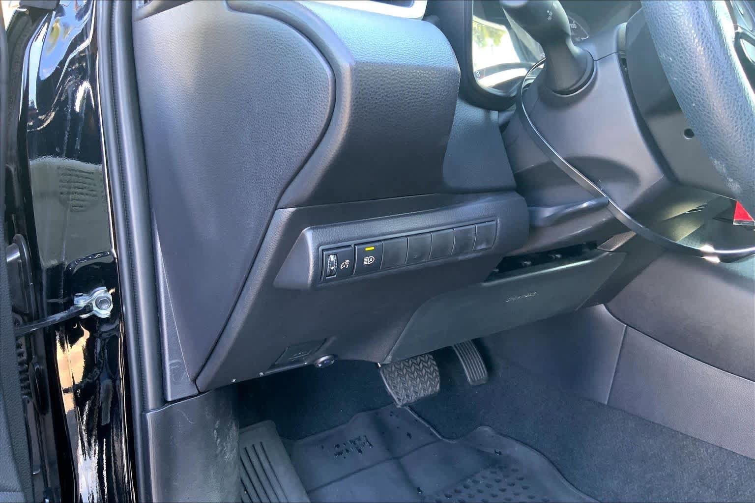 Certified 2025 Toyota Corolla LE image 34