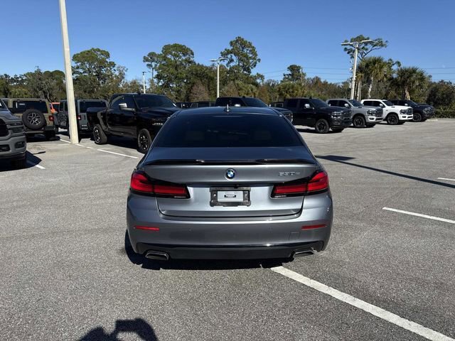 Used 2022 BMW 530e w/ Premium Package image 4