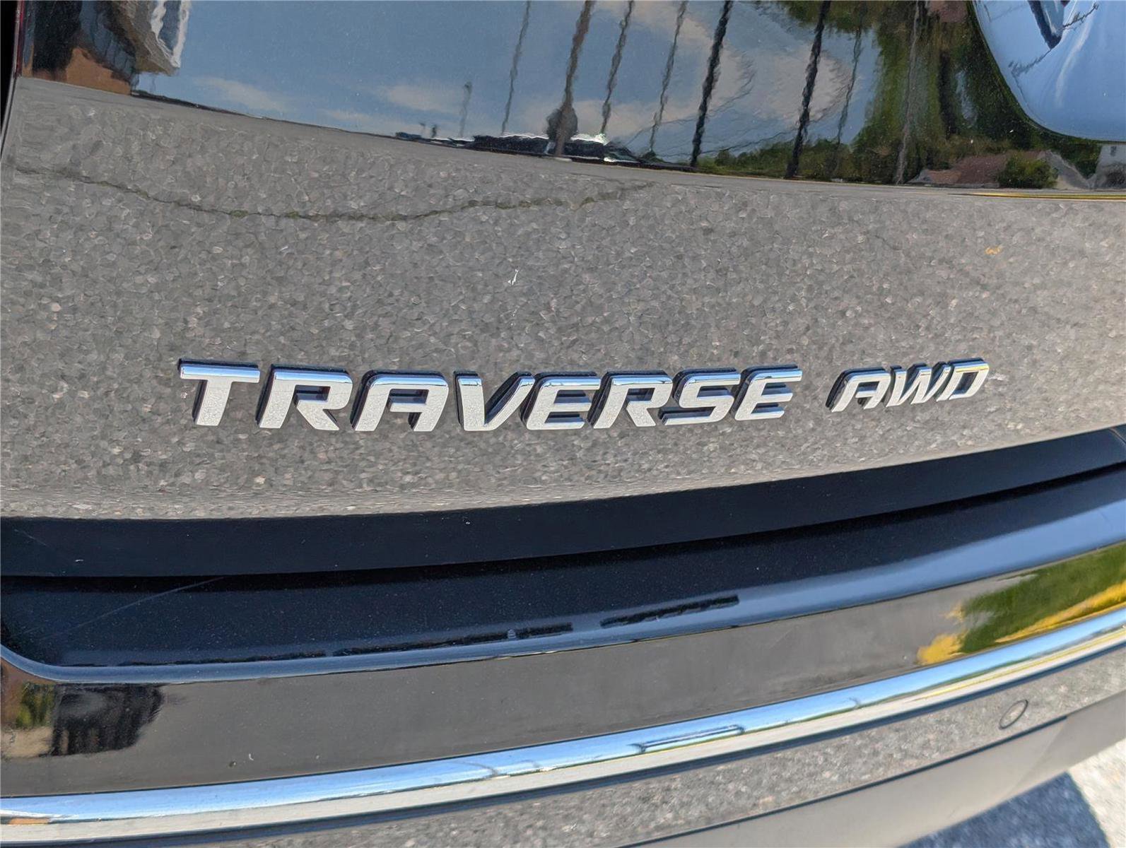 Used 2023 Chevrolet Traverse Premier w/ LPO, Floor Liner Package AWD/4WD image 9