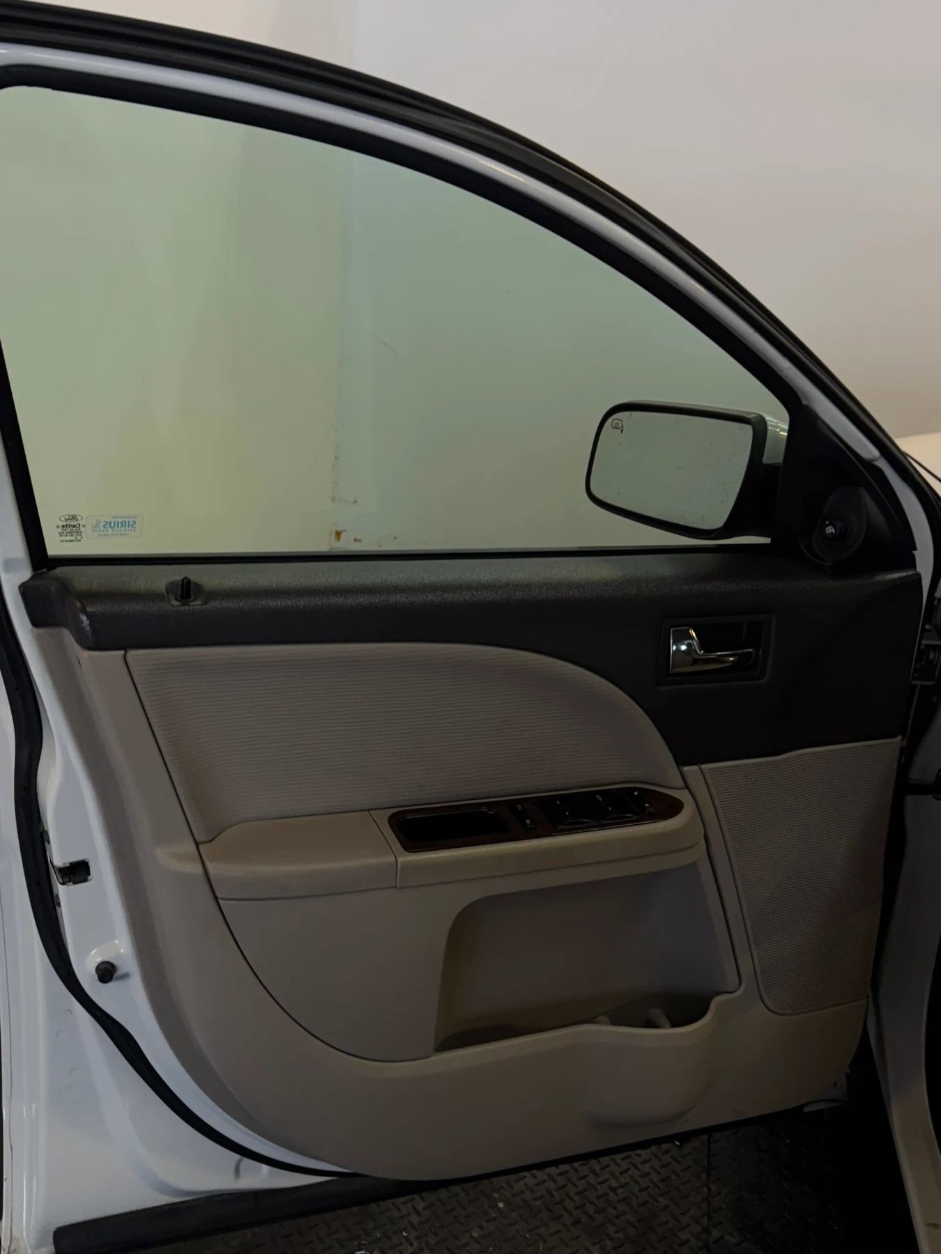 Used 2009 Ford Taurus SEL image 12