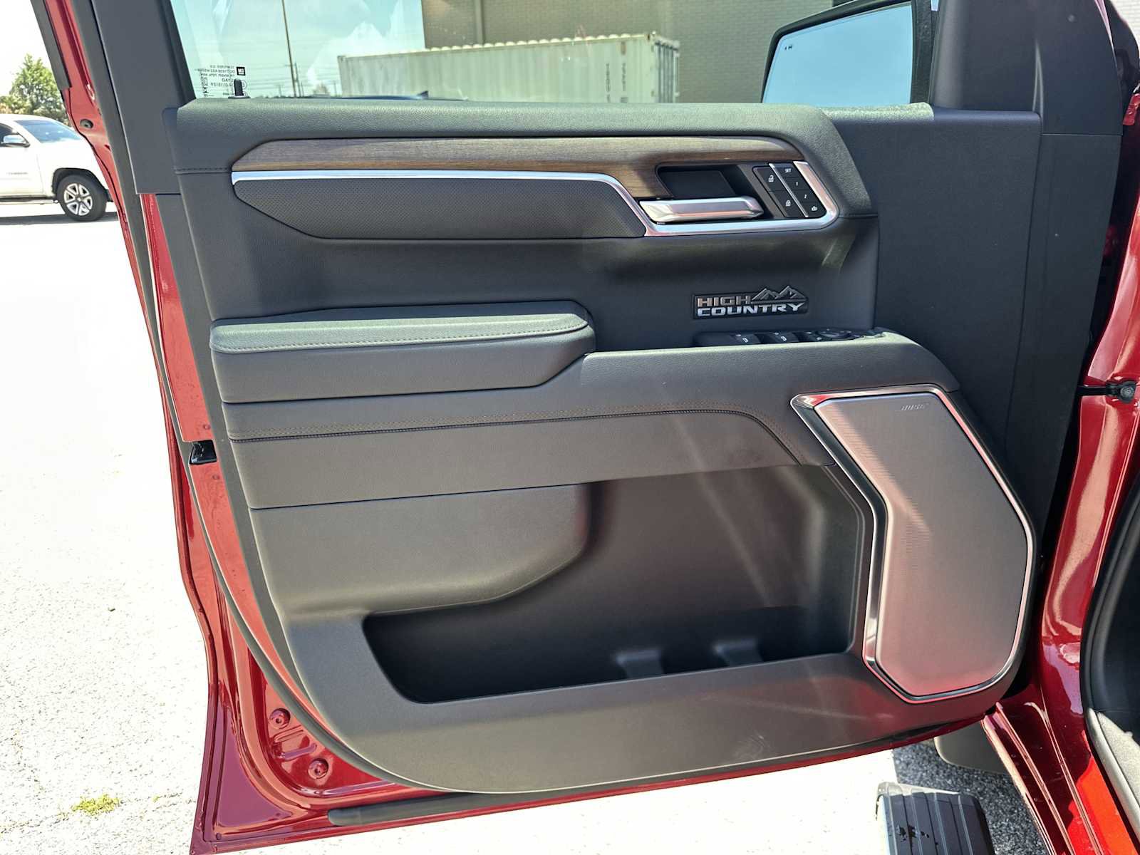 Used 2025 Chevrolet Silverado 1500 High Country w/ High Country Premium Package AWD/4WD image 17