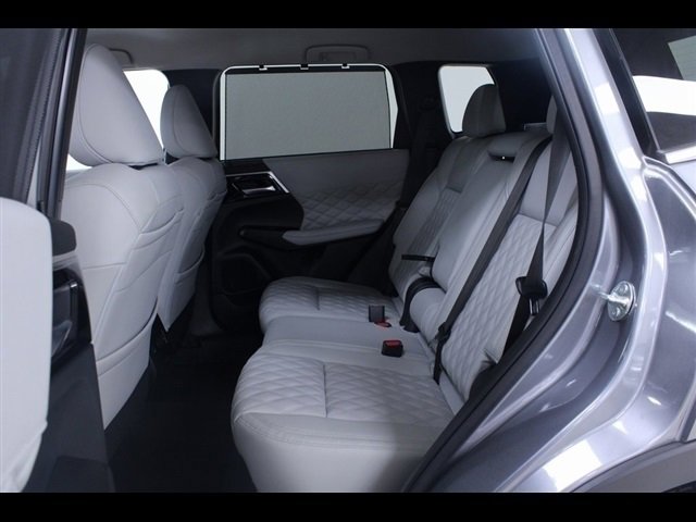 Used 2023 Mitsubishi Outlander SEL image 30