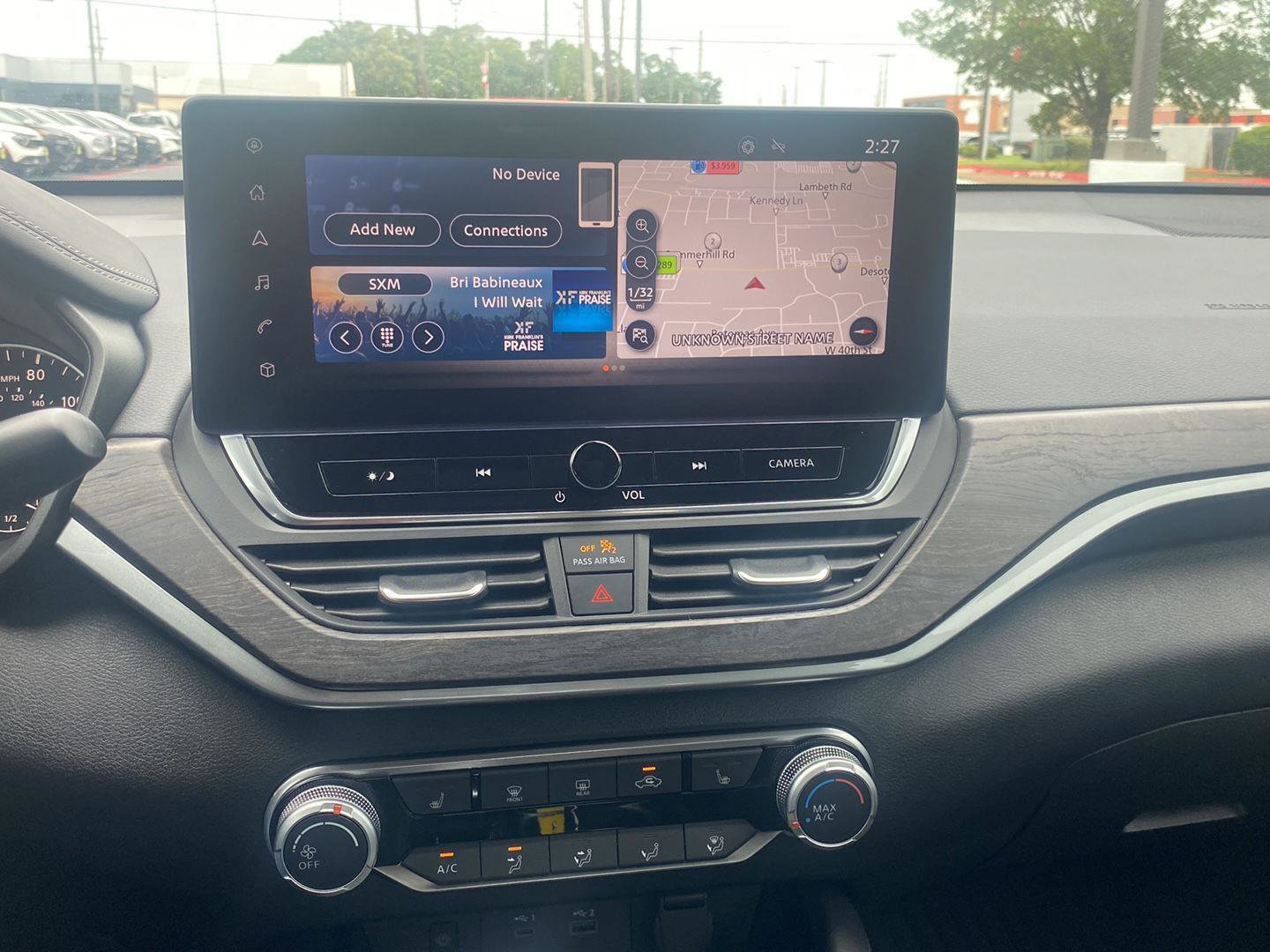 Used 2024 Nissan Altima 2.5 SV w/ SV Premium Package FWD image 23
