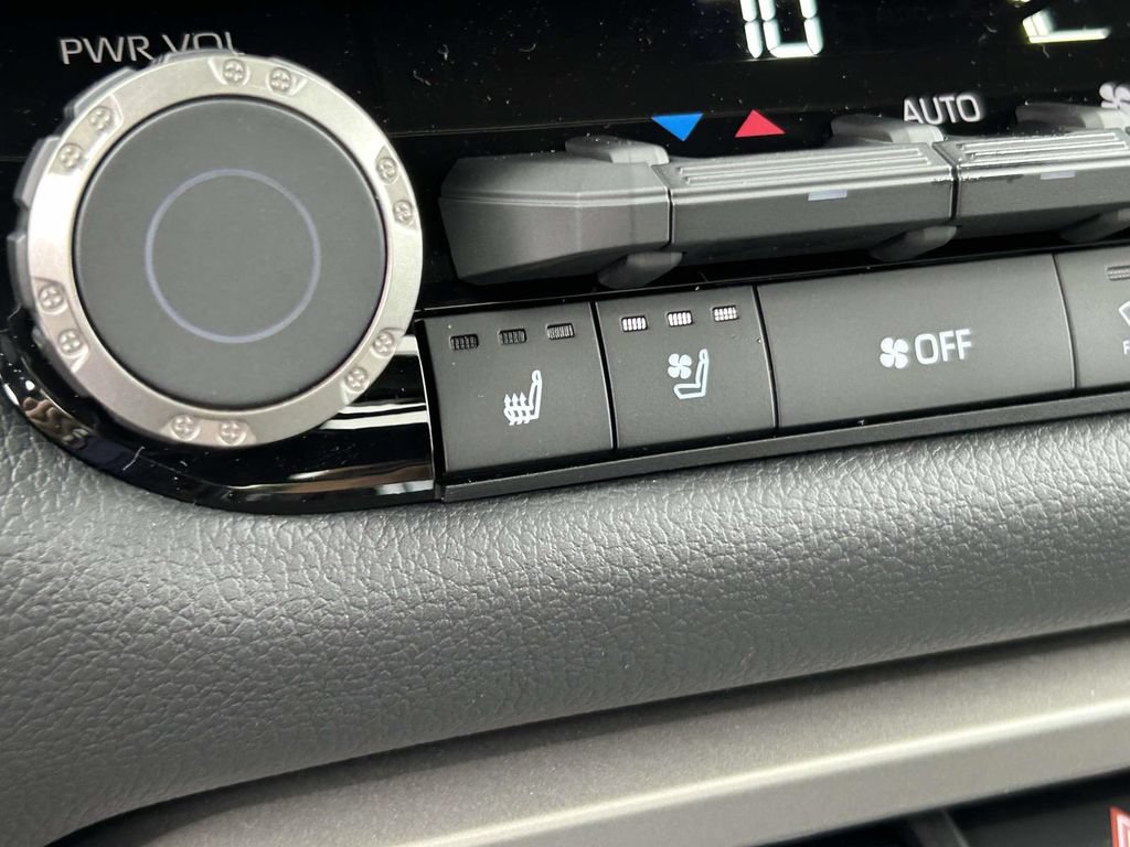 New 2026 Toyota Tundra Limited AWD/4WD image 27