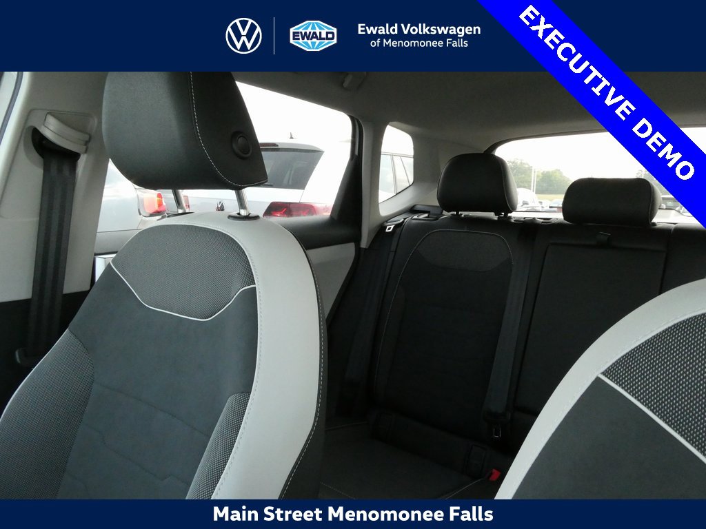 New 2025 Volkswagen Taos SE image 36