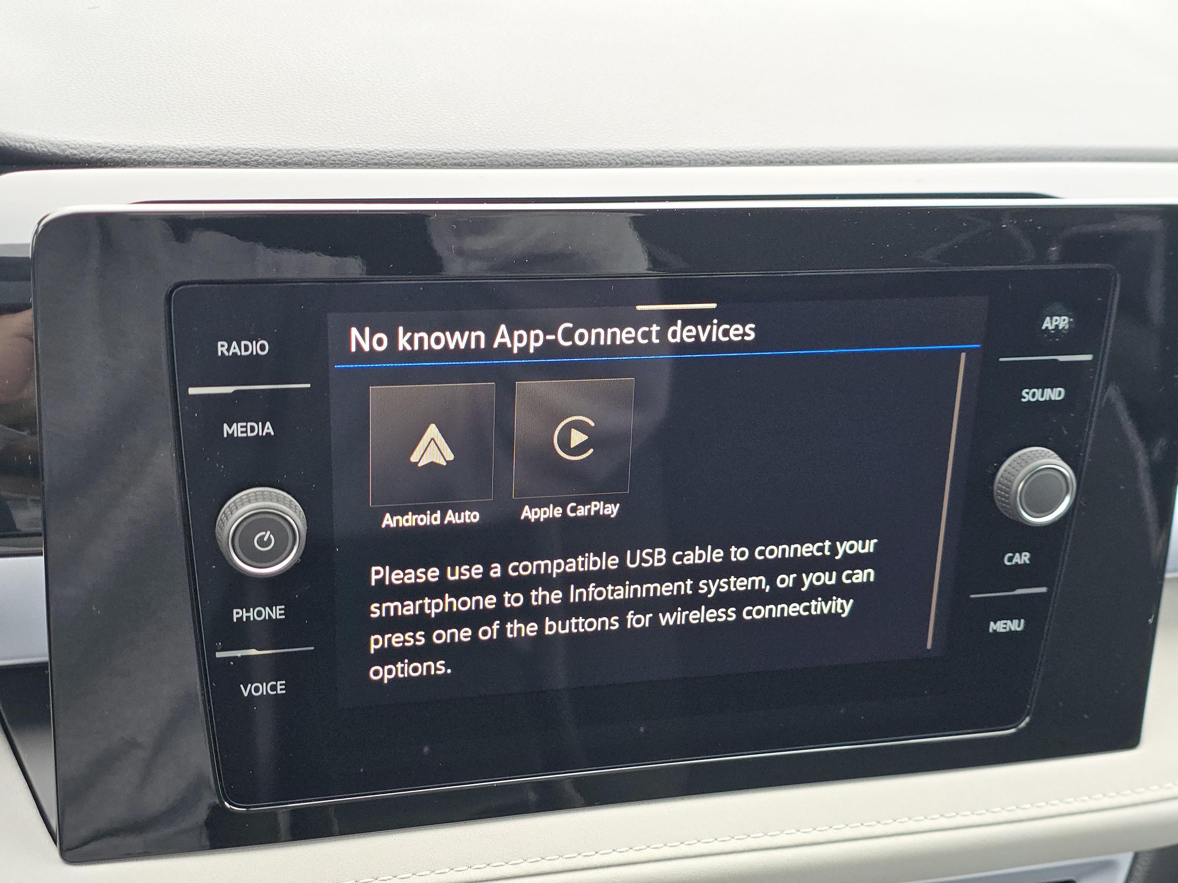 New 2026 Volkswagen Taos SE FWD image 13