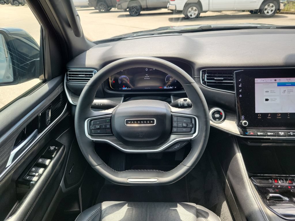 Used 2024 Jeep Wagoneer Series III AWD/4WD image 9