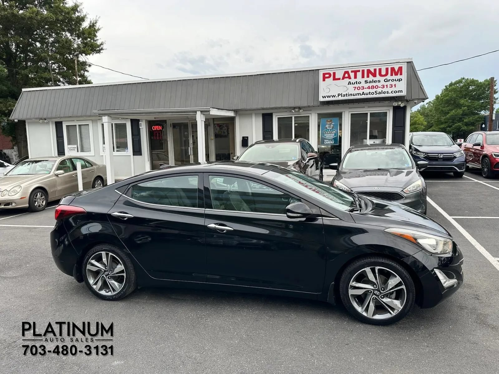 Used 2014 Hyundai Elantra Limited w/ Option Group 03 FWD image 2