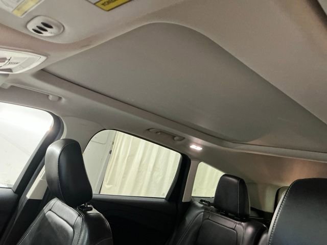 Used 2019 Ford Escape Titanium AWD/4WD image 16