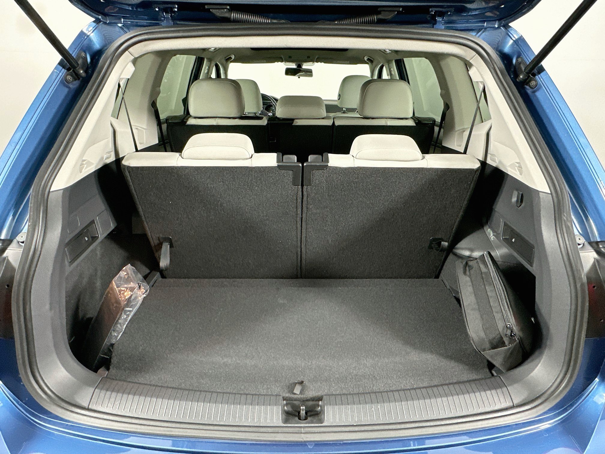 Used 2019 Volkswagen Tiguan SE w/ Panoramic Sunroof Package FWD image 30