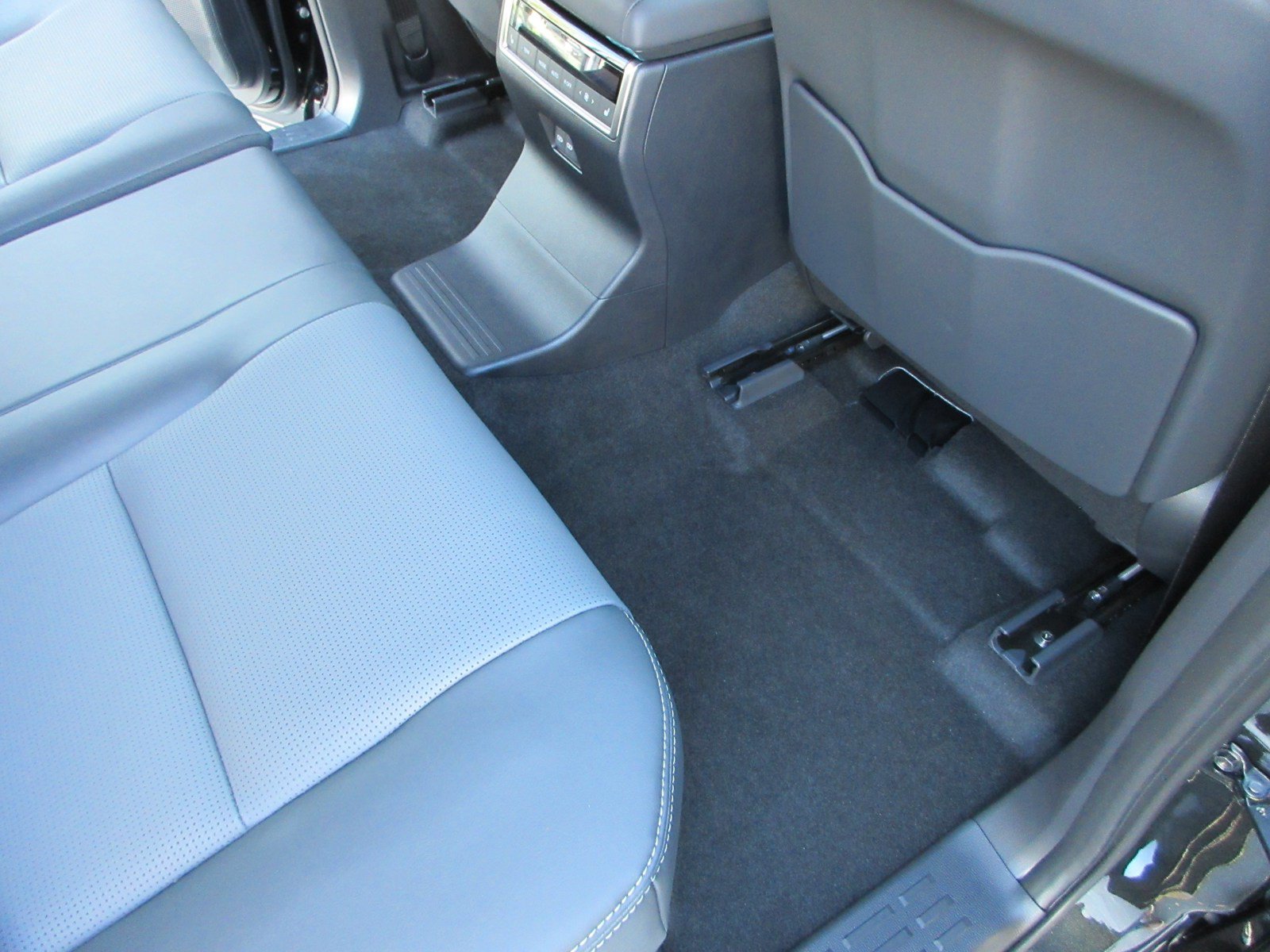 Used 2026 Lexus GX 550 w/ Cold Area Package AWD/4WD image 24