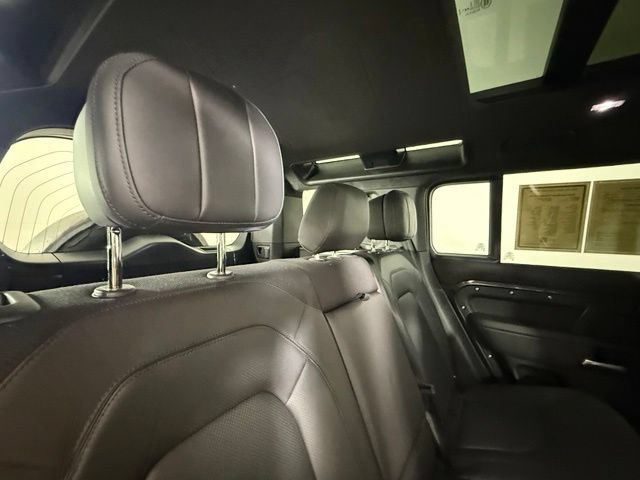 Certified 2025 Land Rover Defender 110 V8 AWD/4WD image 31