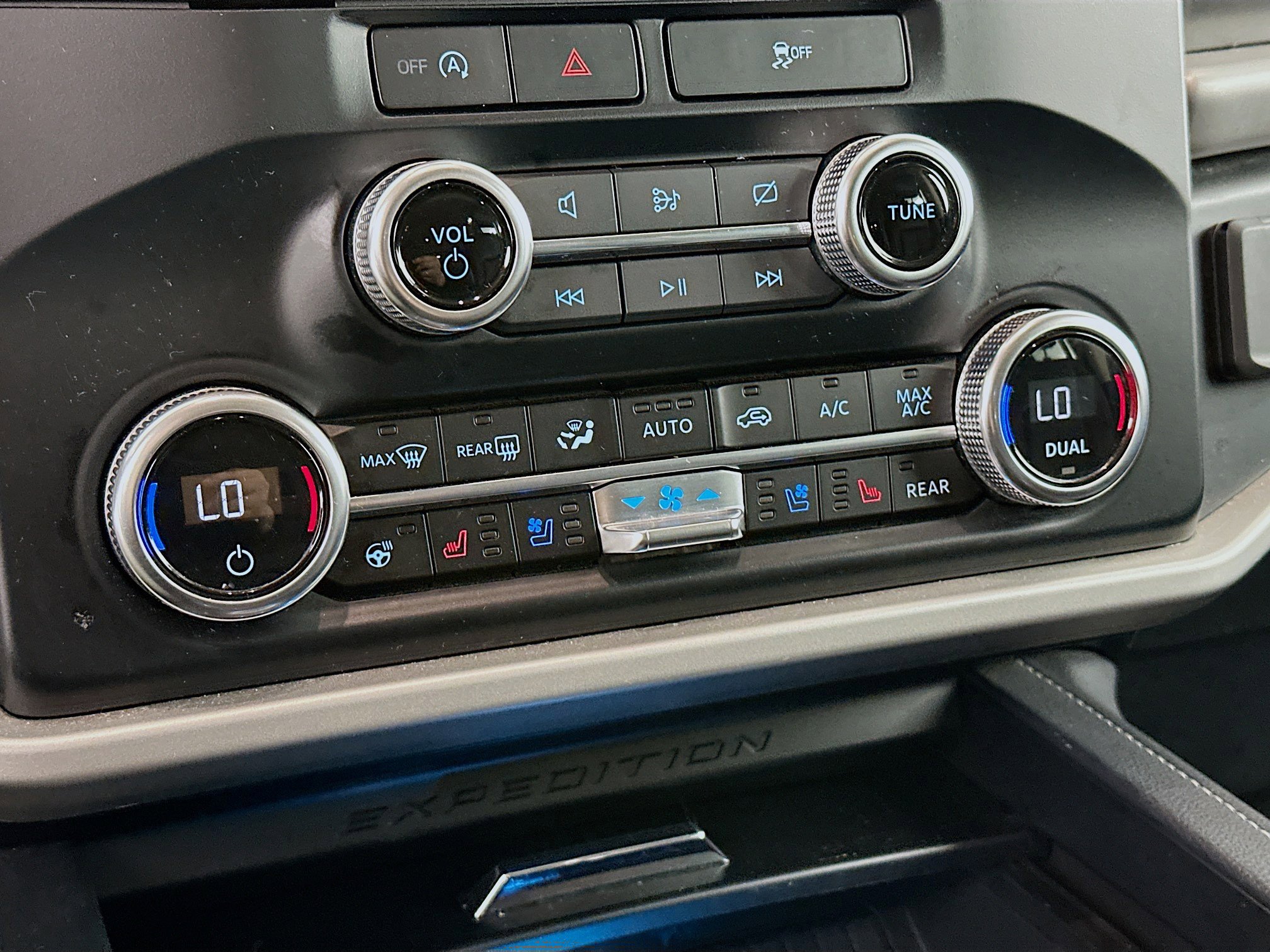 Used 2024 Ford Expedition XLT image 24