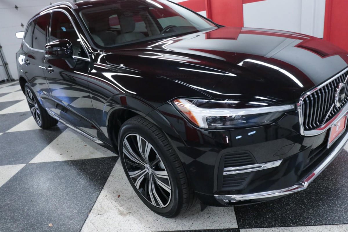 Used 2023 Volvo XC60 B5 Plus image 4