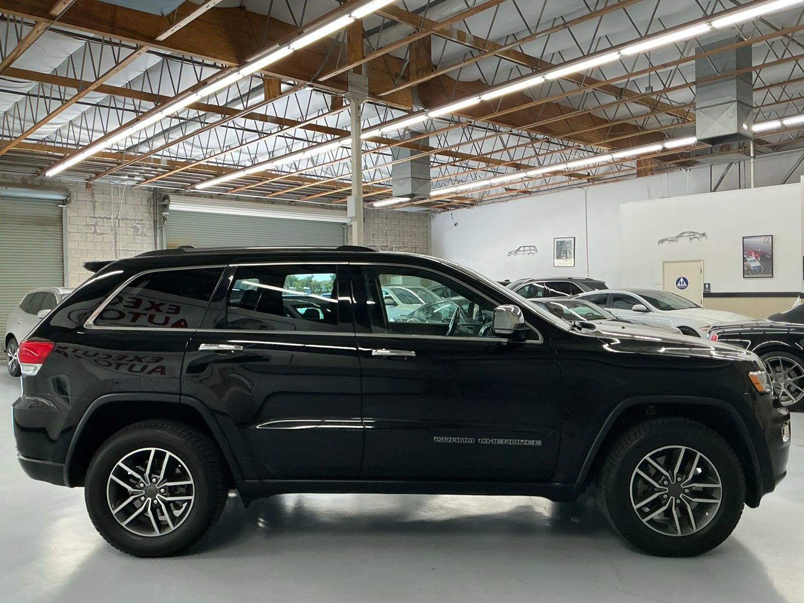 Used 2019 Jeep Grand Cherokee Limited image 4