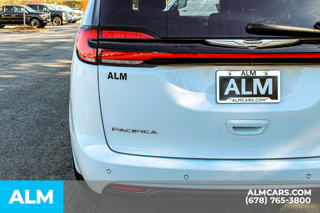 Used 2024 Chrysler Pacifica Select image 13