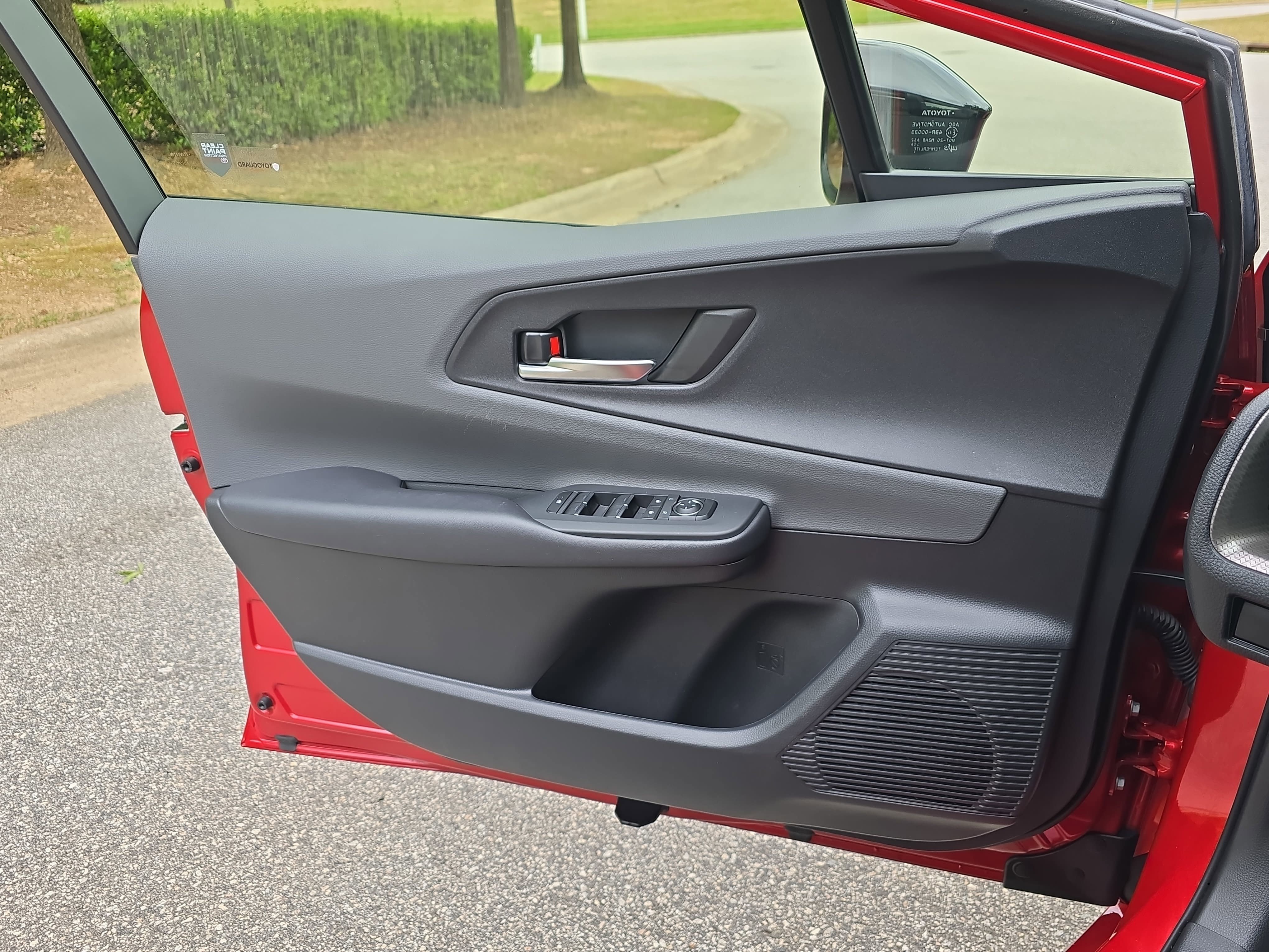 Used 2024 Toyota Prius XLE FWD image 24