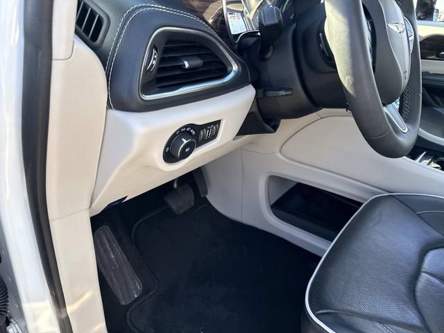 Used 2023 Chrysler Pacifica Limited image 22