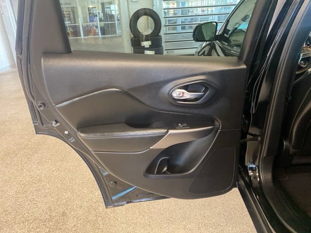 Used 2020 Jeep Cherokee Limited AWD/4WD image 32